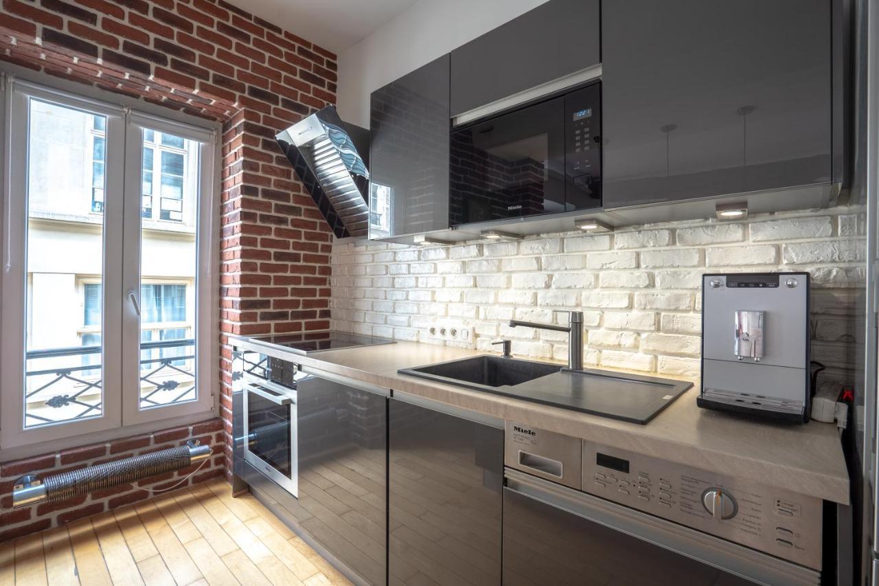Room In Apartment - Cosy Place In The Hear Of باريس المظهر الخارجي الصورة